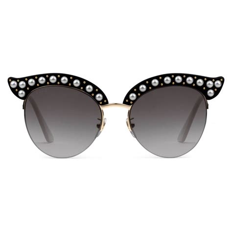 Occhiali da sole cat eye in nero 